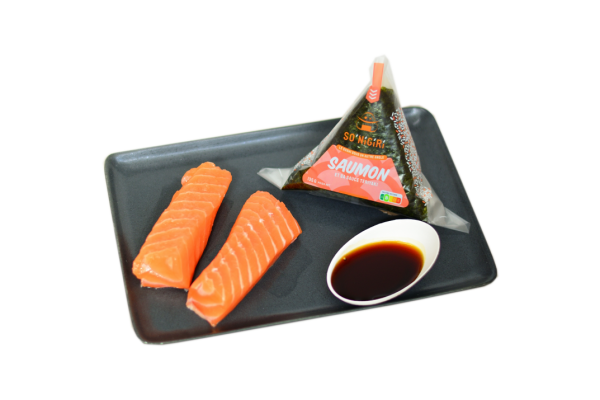résentation d'un onigiri au saumon